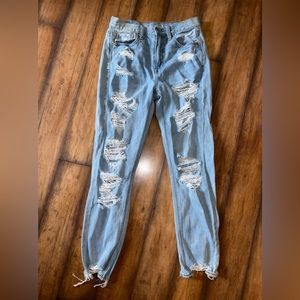 NWOT - AE Ripped Relaxed Mom Jean - Sz 6
